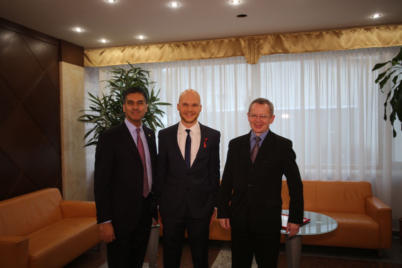 Влад Дарвин получил международную награду за весомый вклад в борьбу с ВИЧ/СПИД